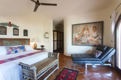 Large 1&2/BD Private Villas, Ocean Views, Lovely Pool, Ideal Location Hotel di 