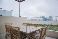w Modern 3BR w Balcony Near Kennedy Park