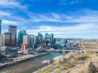 3 Beds (Queen) Free Underground Parking, AC, Riverwalk, Saddledome, 2 bedrooms