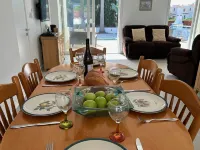 Amazing 3 bedroom Bungalow in the heart of Coral Bay close to centre and beach