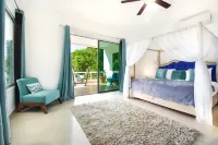 Villa Mariposa, private pool, Jacuzzi & hot tub