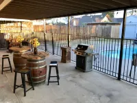Tulare’s RARE FIND with a pool! Located in the Heart of California’s farmlands! Hotels in Tulare