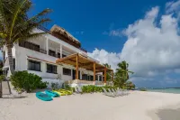 LUXURY BEACHFRONT VILLA  Includes 3 Pools, Wifi, Best Snorkeling & Kayaking Bay
