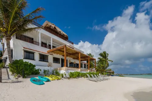 LUXURY BEACHFRONT VILLA  Includes 3 Pools, Wifi, Best Snorkeling & Kayaking Bay