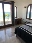 McGann Estate Resort: Two Houses on the Beach, sleeps 14 Отели рядом с достопримечательностью «Парк Ла Лагуна»