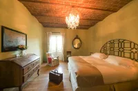 Villa with infinity pool, Spa,private garden, patio, barbecue,Monviso Unesco area.