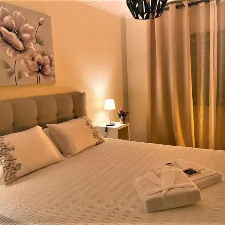 Apt. in Pinhão, heart of Alto Douro wine region, vineyards and Douro River view