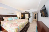 Spacious 2-bedroom apartment in the heart of Tamarindo!
