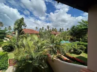 4 bedrooms/3baths townhouse best location 2 min to the Beach