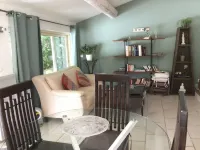 Property in the vaucluse province: Infinity pool / Jacuzzi / View