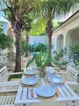 Bamboo House: Charming Private Tropical Oasis in the Heart of the Village.