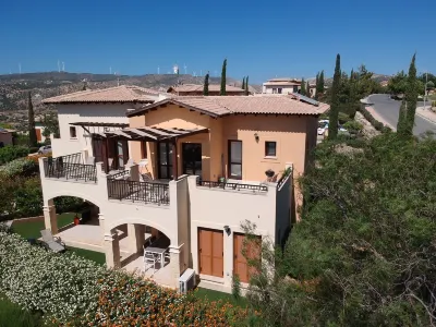 Spacious Apartment With Magnificent View On The Sea Hotel di 