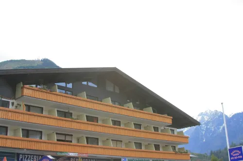 1 Studio Flat walking distance to ski lifts (we have 2 in the same building)