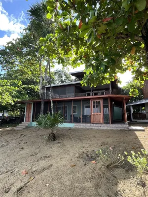 BEACHFRONT VILLA! Snorkel & explore the amazing reef! Experience Caribbean Life!