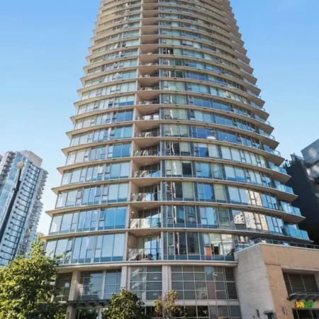 Luxury Downtown Ocean+Mountain views A/C Comfort Pool / hot tub/ sauna/ gym