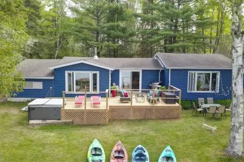 Waterfront Cottage ~ Fireplace ~ Kawartha