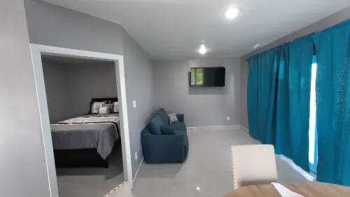 1 bedroom 1 bathroom beach house, beach right at your door steps