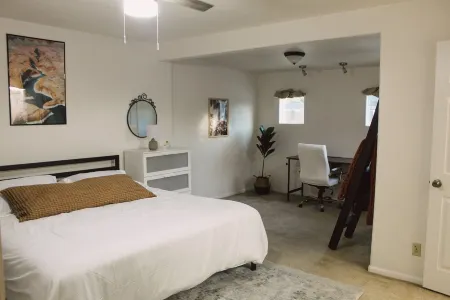 The Desert Sunset: 4 BDR, 5 Beds, Large private pool, Fast Wifi Отели рядом с достопримечательностью «Аризона Музеум оф Нэчурал Хистори»