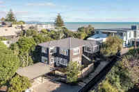 Sunny Seaside Escape - Raumati South