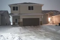 Serene Location\ Garage\ Close to\Suite Shots Golf\Hospital\Interstate