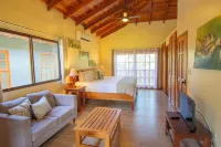 Villa Del Sol, steps to Dominical Beach with Private Pool! Hotels in Dominical