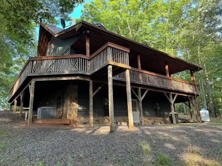 Vacation at a Family & Pet Friendly Cabin in the Blue Ridge Mountains!
