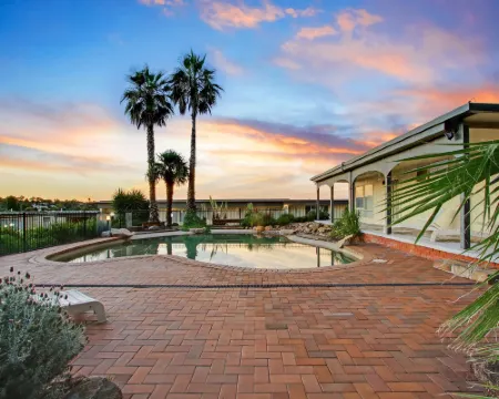 Thunderbird Motel Yass Hotels in Yass