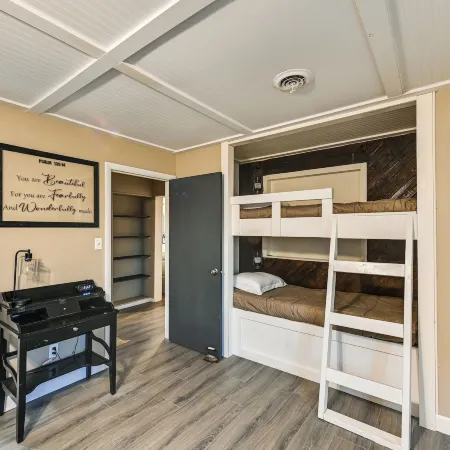 Dry Ridge Rental Home w/ Hot Tub & Game Room!