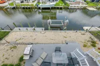 Waterfront Gem w/ Dock: 3 Mi to Fenwick Island Fun - Homestays