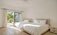 Brand new 5BR Villa, Very close to beach