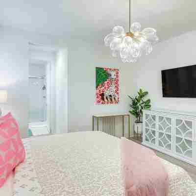 Luxe Indio Lake House 7 Mi to Coachella! Rooms