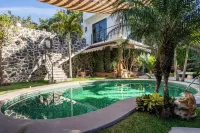 Cozy House with Pool and 3 Bedrooms - familiares