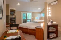 Pigeon Creek Inn - Adults Only Hotels in Olive Township