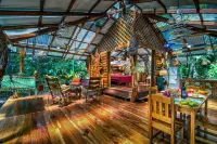Congo Bongo EcoVillage Costa Rica - parking