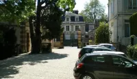 Hôtel les Maréchaux - parking