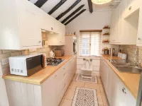 Hobbes Cottage Hotels in Malmesbury