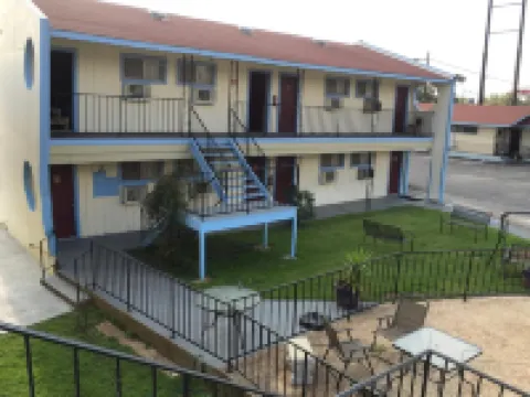 Ladybird Inn Hotels in Blanco County