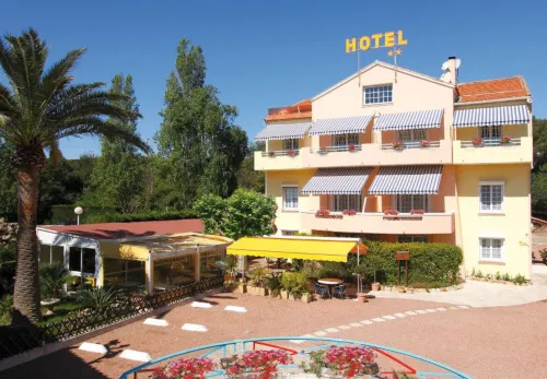 Logis Hotel l'Esterella Hotel di Saint-Raphael