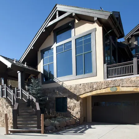 Robason  6 Bedroom Home by RedAwning