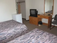 Clarkson Village Motel, 1815 Lakeshore Rd West Mississauga Отели рядом с достопримечательностью «Шеридан»