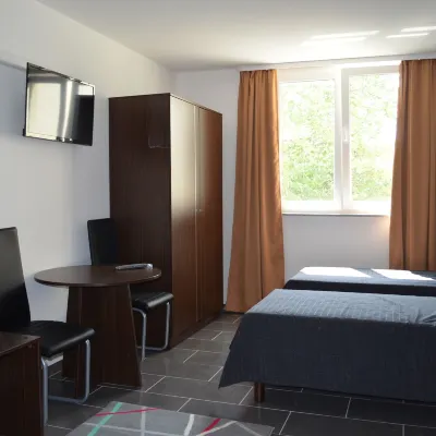 Zwei Raben Pension Hotels near Laubenheim