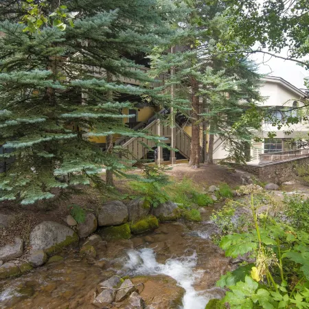 Bridge St, Condominium R2 Condo