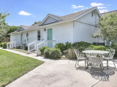 Coast Oaks Cottage 3 1 Bedroom Cottage by RedAwning Hotels in Rockport