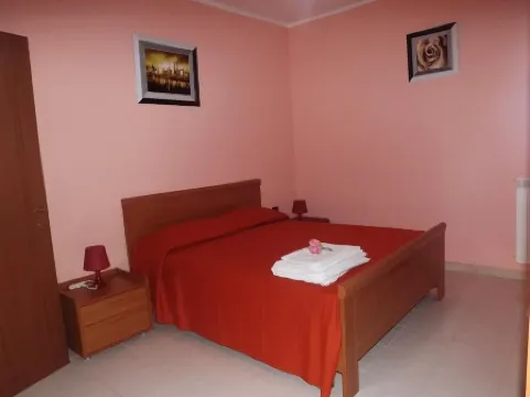 Affittacamere Pone Отели рядом с достопримечательностью «Archivio Giovanni Sacchi»