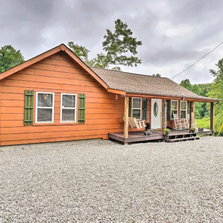 Charming Jamestown Cabin w/ Large Backyard!