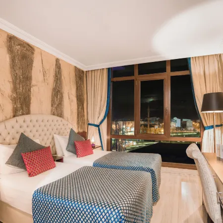 Grand ANI Hotel