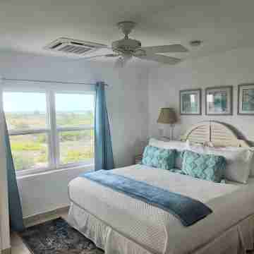 Beautiful Ocean View 3 Bedroom Condo on the Beach Rooms