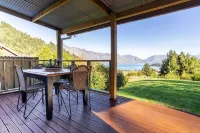 Cute Cottage with Hot Tub & Uninterrupted Lake Views