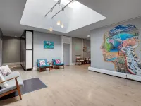 HI San Diego Downtown Hostel Các khách sạn gần Sân bóng chày Petco Park