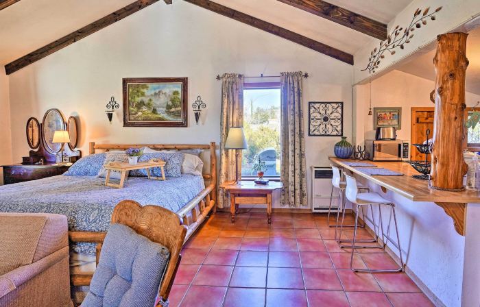 Cozy 'Story Book Barn Cottage' w/ Scenic View